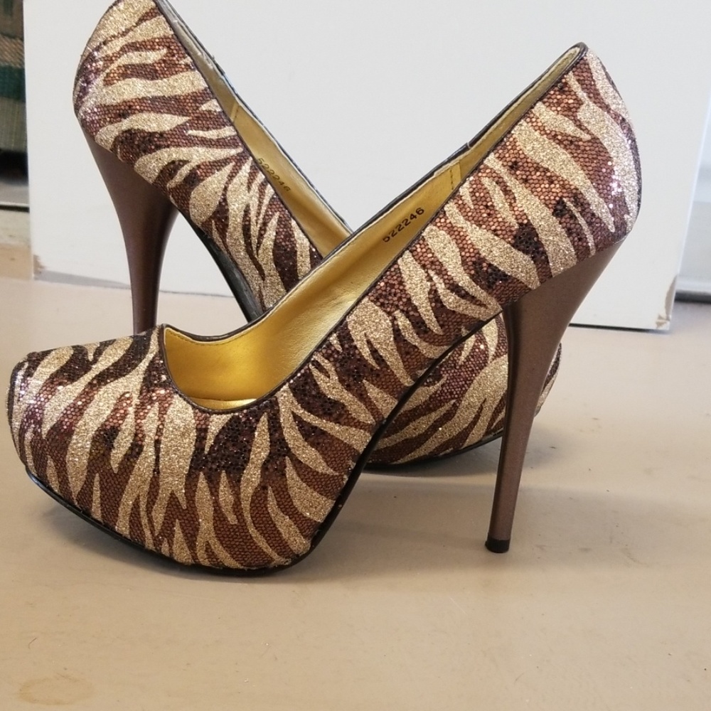 3/$25 Brown zebra glitter pumps. 9
